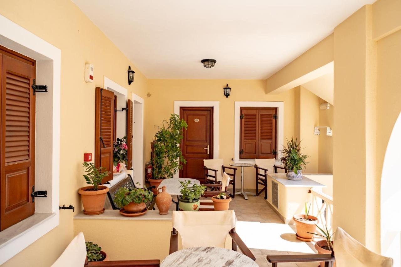 Chez Sophie Hotel Kamári Екстериор снимка