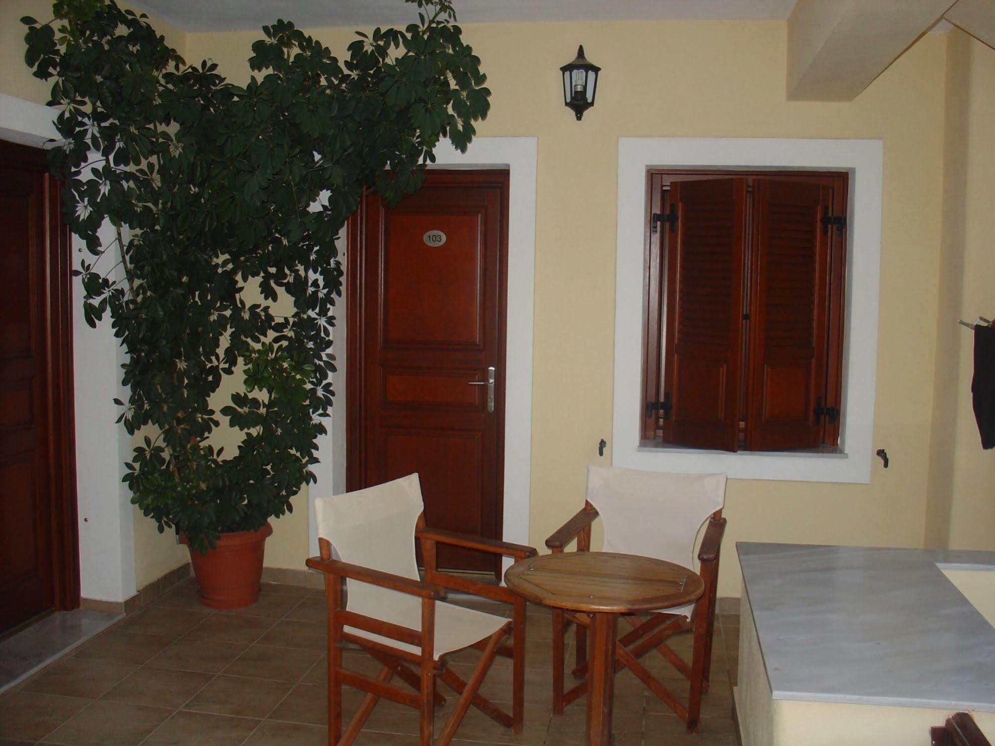 Chez Sophie Hotel Kamári Екстериор снимка